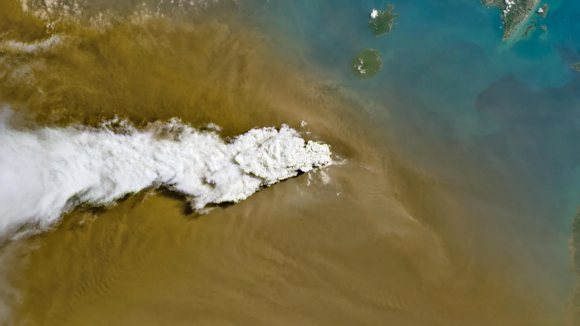 Anak Krakatau Blasts Ash 10 Miles High