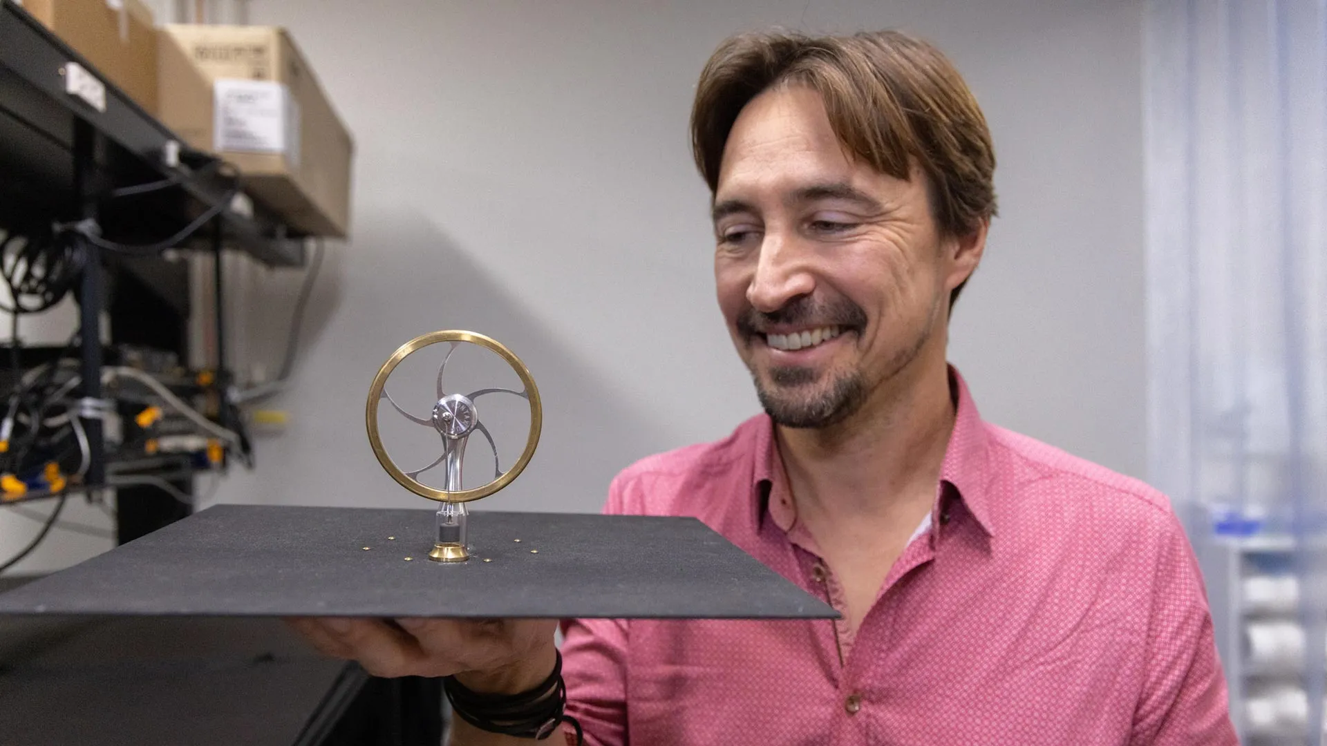 New engine uses the freezing cold of space to generate power at night