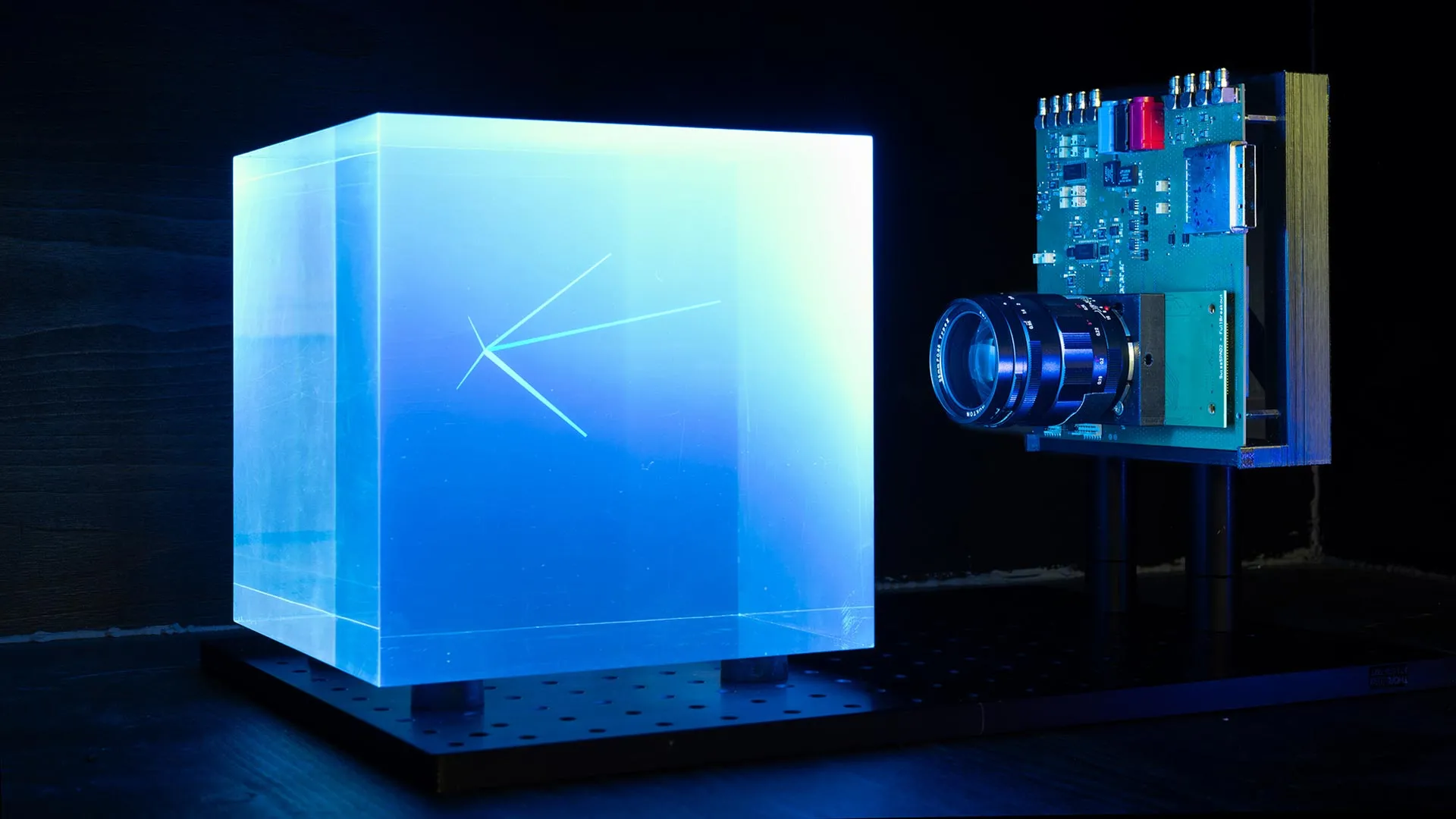 Camera Tracks Invisible Particles in 3D