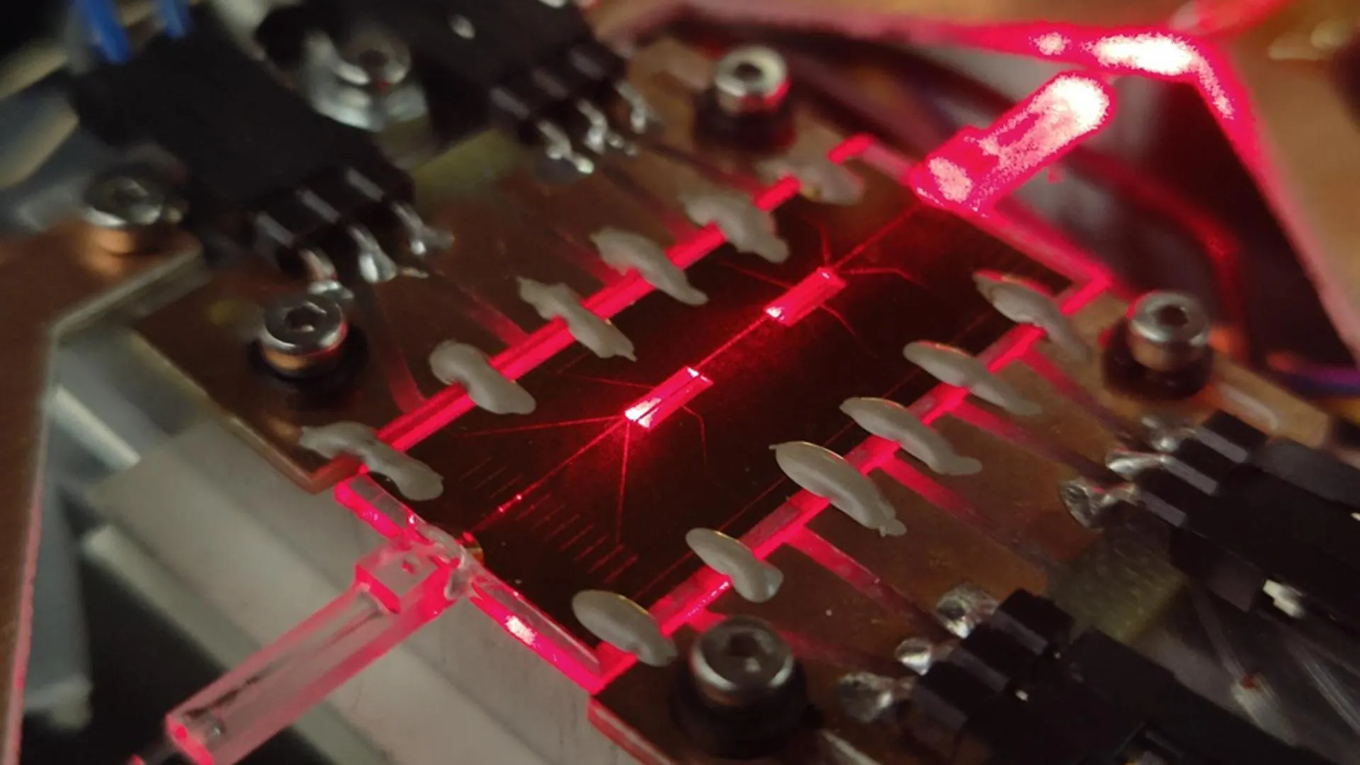 Physicists just turned glass into a powerful quantum security device