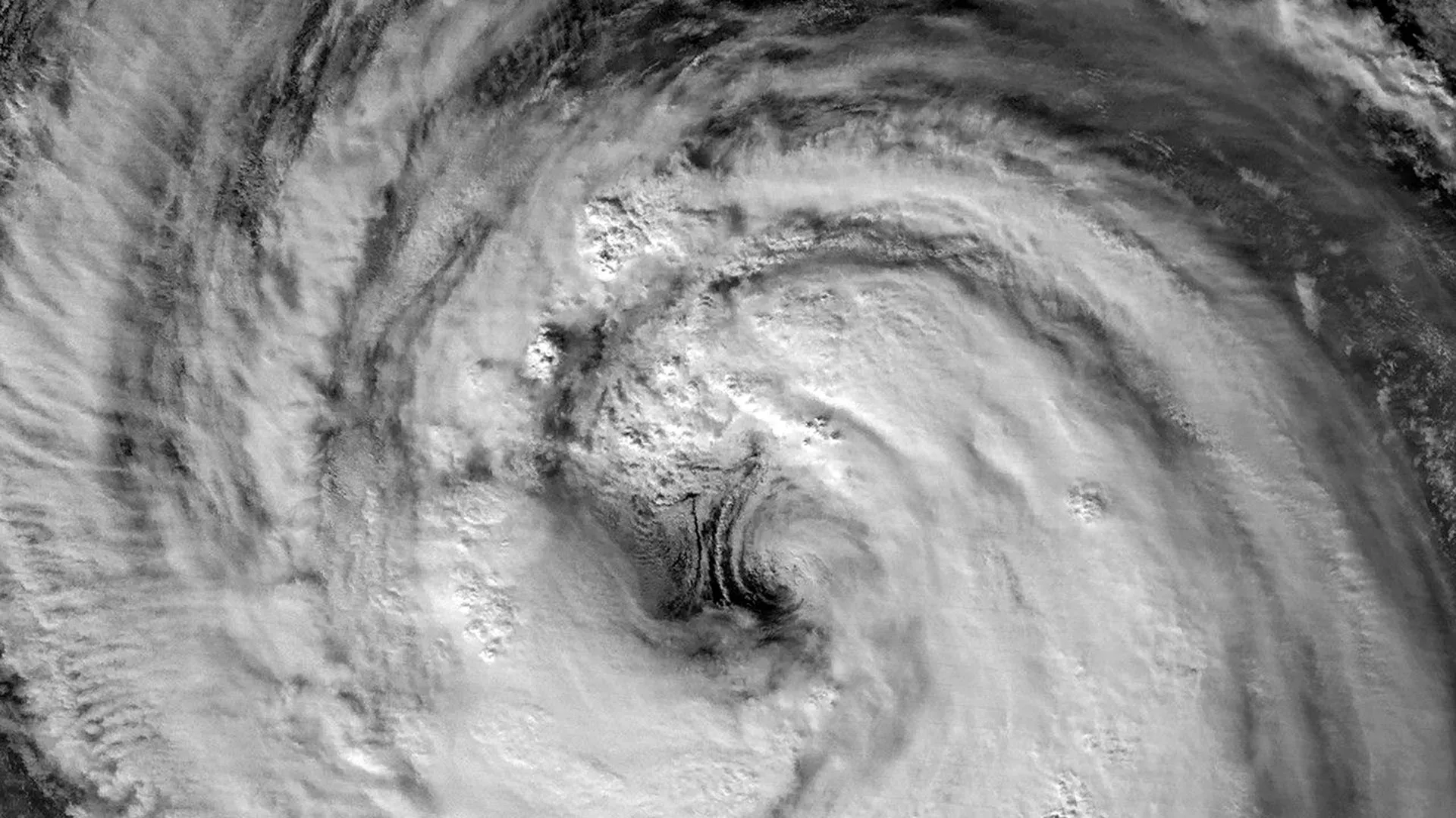 Typhoon Jangmi’s Giant Eye Revealed